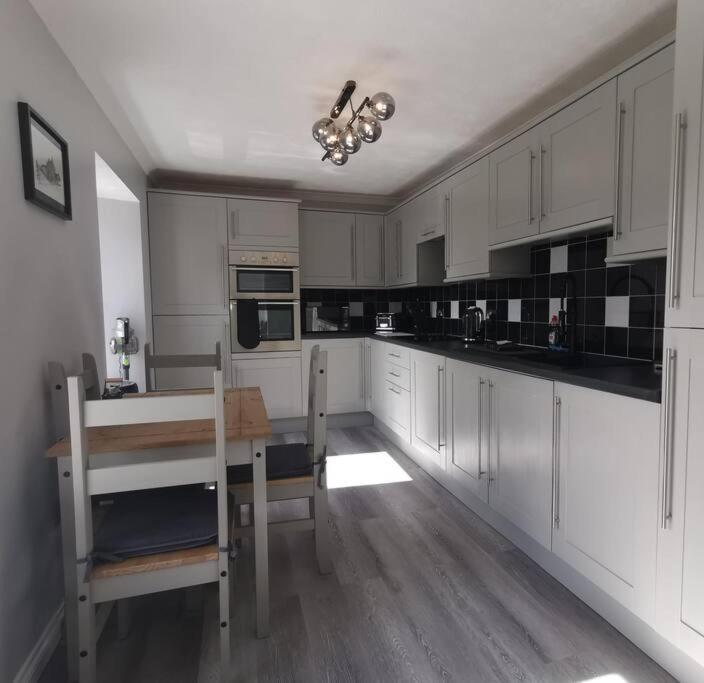 B'Dazzled Flat, Castletown Apartman Thurso Kültér fotó